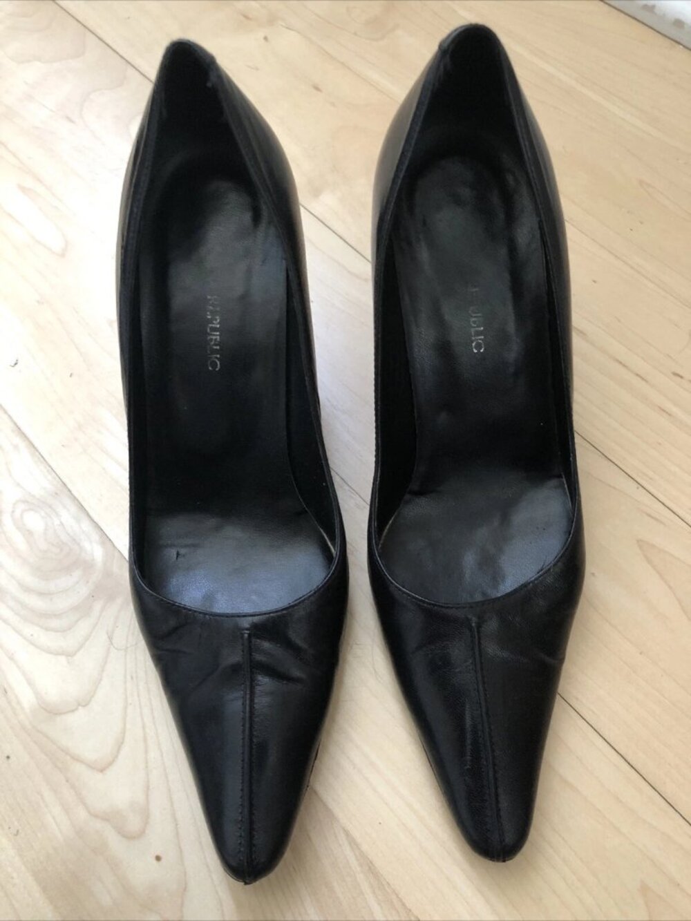 Banana Republic Women’s Leather Pointed Toe Pumps, Black Leather, Size 5